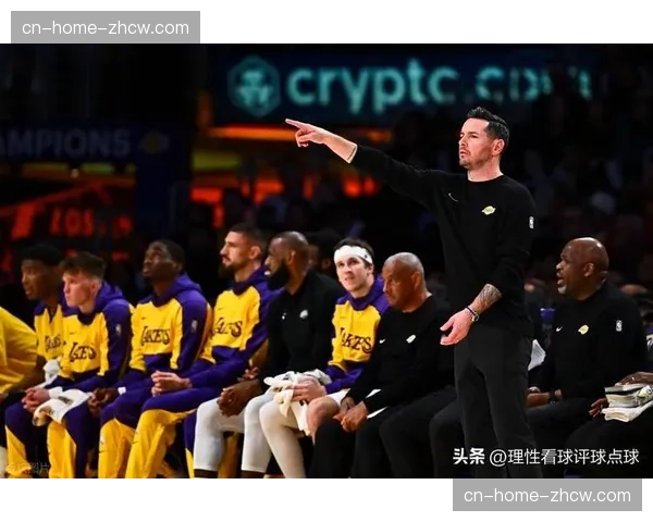 雷迪克沟通失误暴露教练组漏洞，助理教练圣吉恩介入战术布置